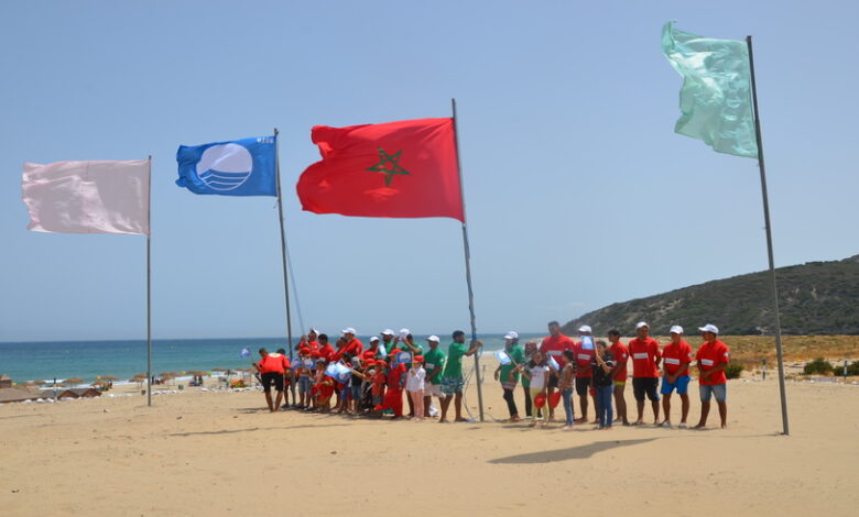 عدد من شواطئ المغرب تحصل على العلم الأزرق للبيئة